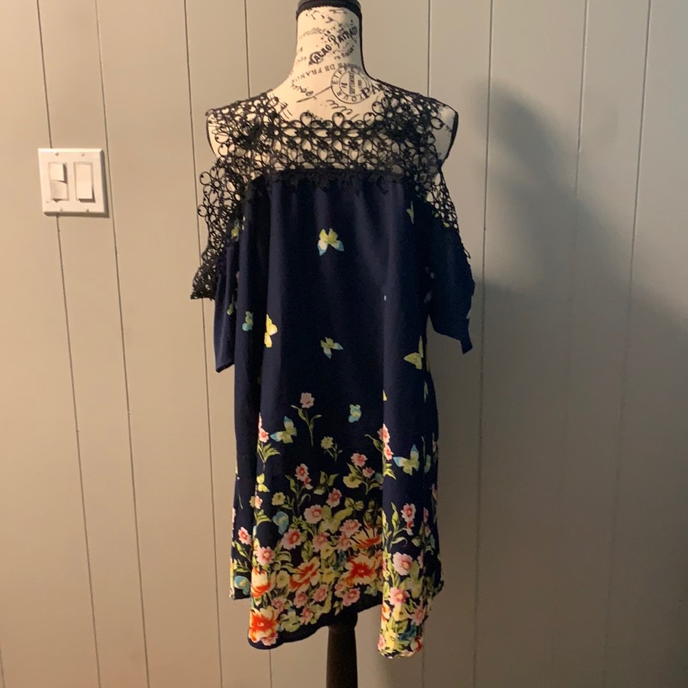 Cold shoulder short dress